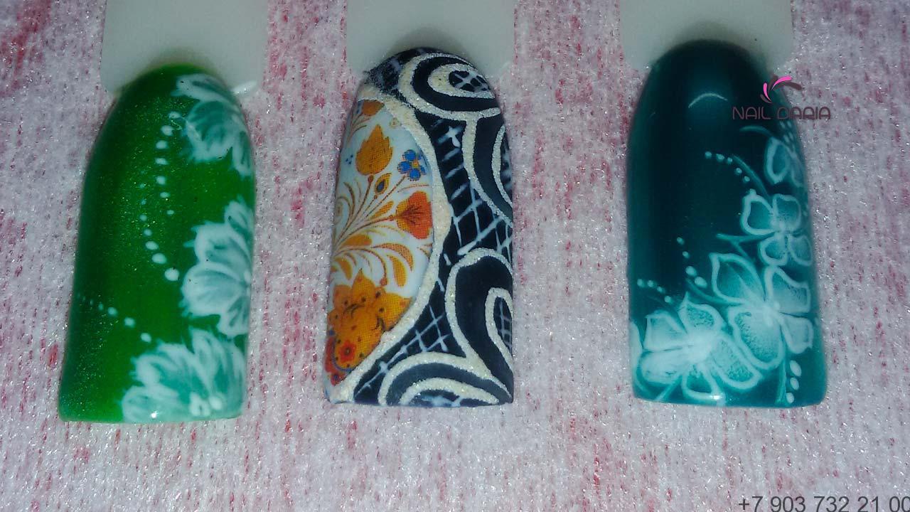 дизайн ногтей с белыми цветами